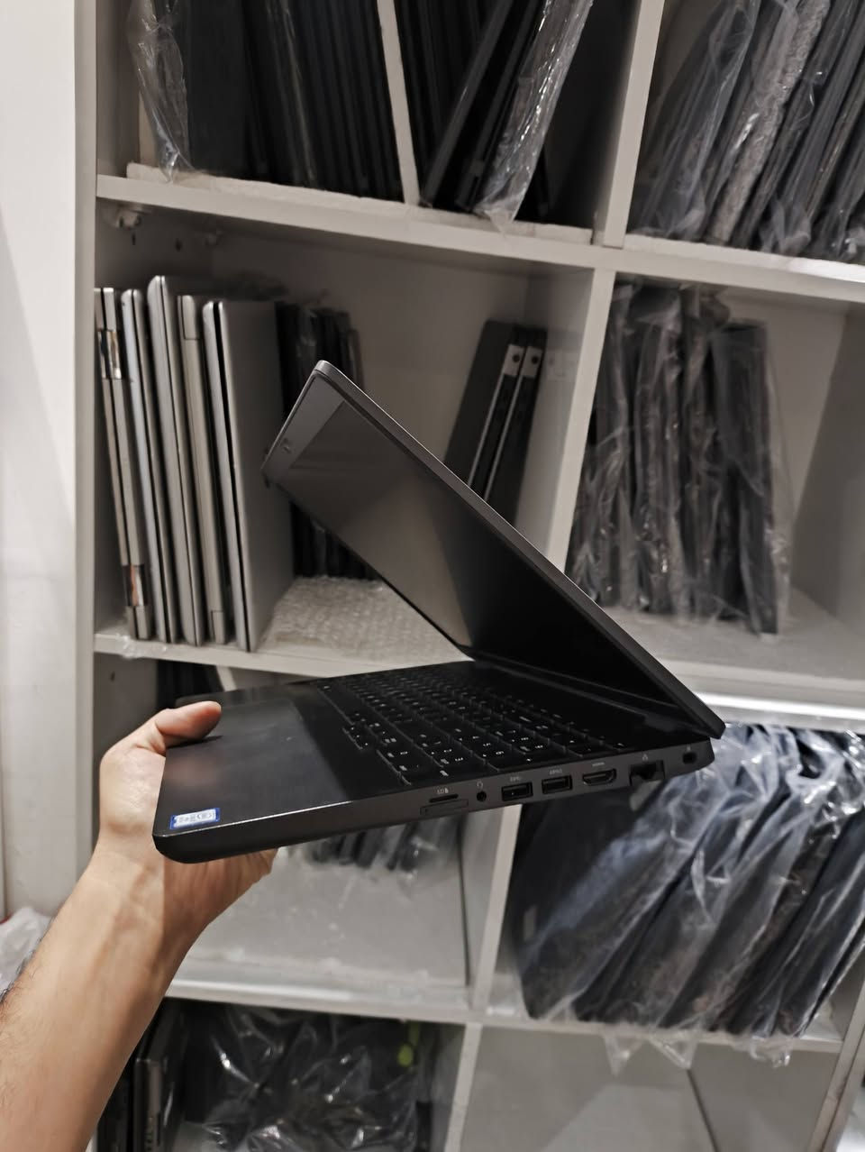 🔥 Dell Latitude 5500 🔥

💻 معالج Intel Core i7 
جيل 8 
⚡ RAM 16GB
🚀 SSD 512GB
🎮 كارت شاشة NVIDIA 2GB

✅ مناسب للدراسة، الدوام، البرامج الهندسية والتصميم
✅ أداء قوي وسريع
✅ نظافة ممتازة وجاهز للاستخدام

📍 متوفر لدى مكتب عالم التقنية
📞 ***********

📩 للحجز والاستفسار راسلنا خاص

الكمية محدودة والسعر خاص للمكتب 🔥
