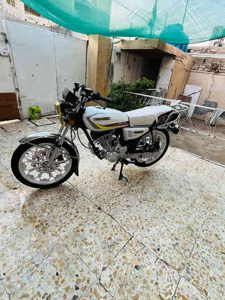 السلام عليكم دراجه ايراني 5كير محرك 200 sمكفوله كفاله عامه دراجه مامفتوح بيها برغي اوراق كامله موديل ٢٥ صار شهرين امنزلها السعر ٧٧٥وبيها مجال الطيبين مكاني بغداد هاذا رقمي ***********
