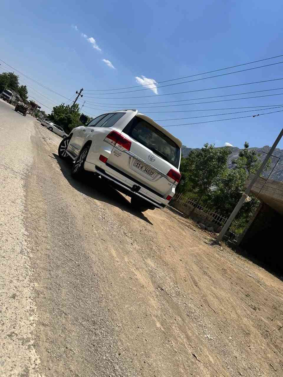 لاندكروزر 19 رقم بغداد بسمي فول مواصفات محرك8 4600 بيه باب الخلفي تبدل نفس الون سعر السيارة 490 بيه شويه مجال المكان ديالي الخالص شارع العام بغداد كركوك***********
