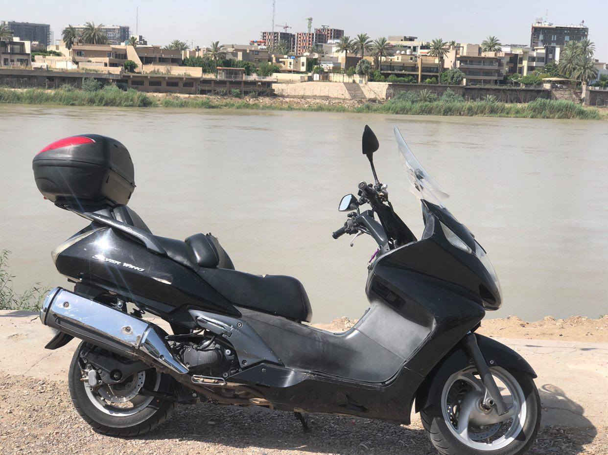 سلفر 400
مكينه مكفوله
دشبول نفخ
ماازده كرستال 
جامه قطعتين
جنطه اصليه
الكفر نضافته 80 ب100

السعر ( 1500)  وبيه مجال
***********
