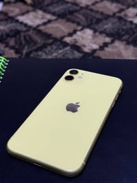 ايفون 11 عادي  ذاكرة 64 بطارية 72 تك سيم جهاز مامفتوح ولا واصل مصلح ما...