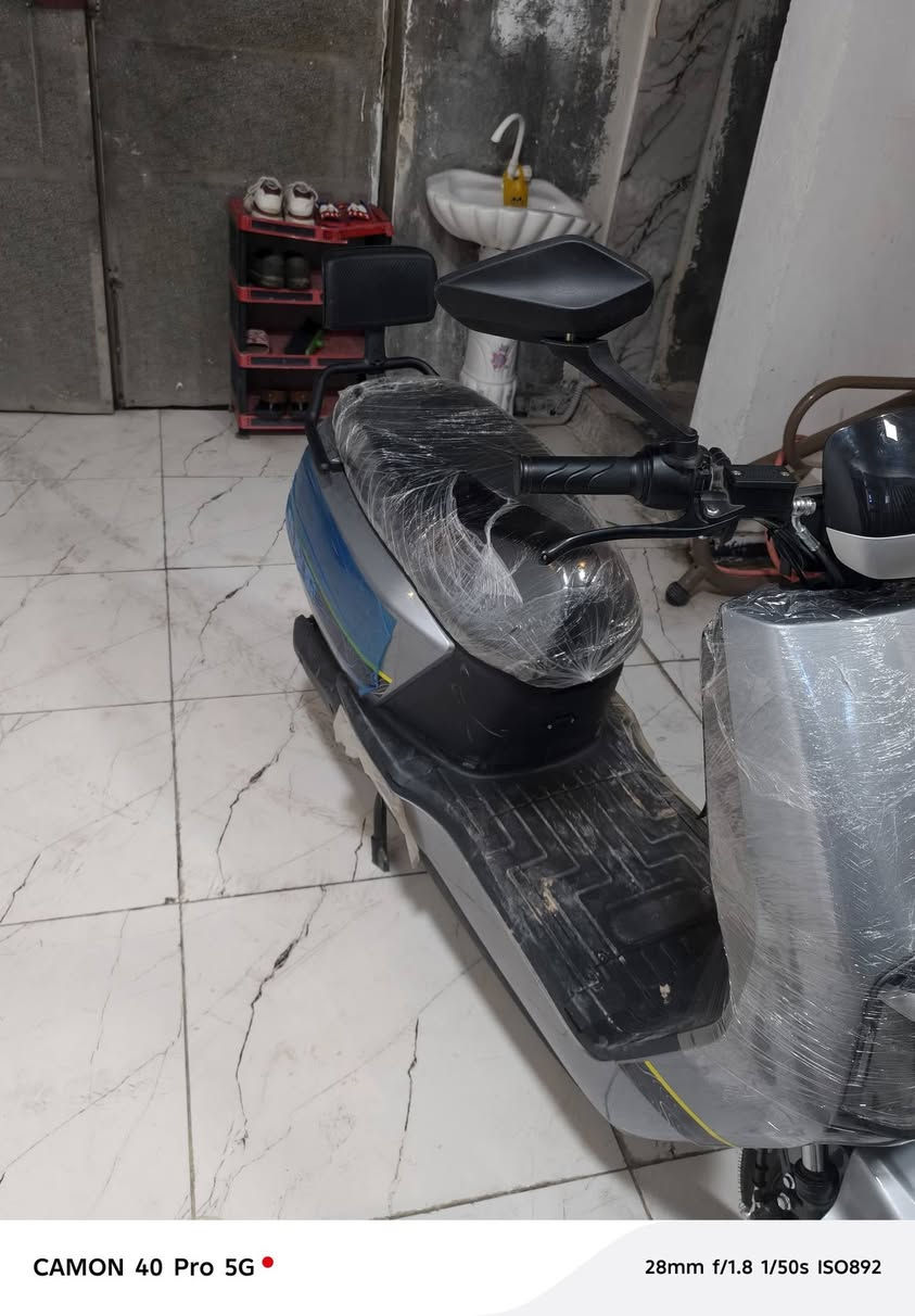 دراجه شحن للبيع دراجه شخط مابيها بطاريات ليثيوم تخم تاير جديد كهربايات كلهن شغلات ماكو عطل بيهن سرعة 100 
سعر 700 بيع او ومراوس بي دراجه بس كون نضيفه
رقم***********
