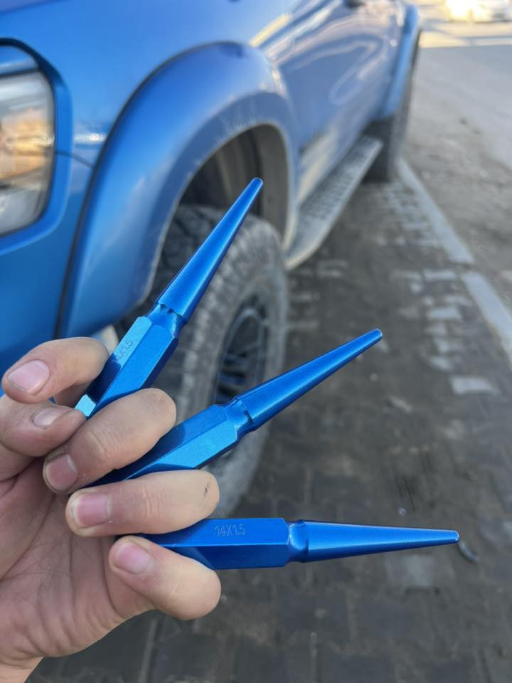 مرحبا شباب عندي تخم ستدات ( شكل طلق) اصلي امريكي عدد ٢٤ جايبهن من امريكا

اكبر حجم موجود
يرهم على هواي سيارات
ملاحضه ذني مو نفس الصيني الموجود 

اني شديت تخم بسيارتي وعدي بعد تخم
الي يريد يراسلني
*********** واتساب
