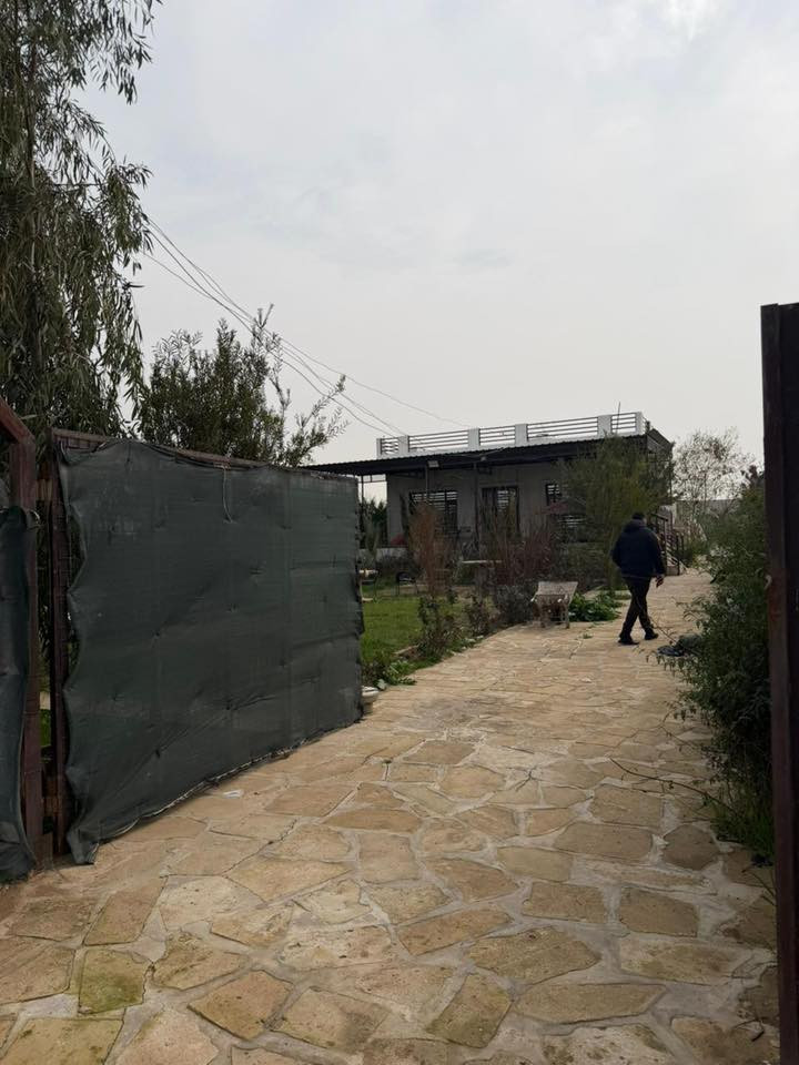 السلام عليكم مزرعة للبيع في قرية يرغنتي مقابل المقبرة النموذجية مساحتها 1250 متر وبيها بيت كامل مايعوزها اي نقص للتواصل ***********
