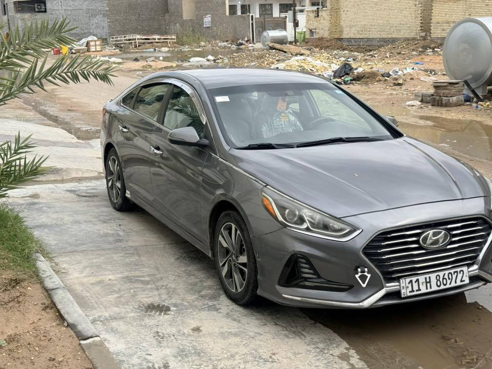سوناتا 2018  رقم بغداد الجديد وارد امريكي فول مواصفات عدا فتحه
بصمه تشغيل وابواب 
كشنات كهرباء تدفئة تبريد ثلج حادث خفيف ضربتها لايت ربع جاملغ وربع بنيد بدون دواخل بدون ايرباك 
.. كير محرك صدر كله بشرط تخم تاير جديد 
سياره حلوه ترايها كلش حلو 
السعر 135 $$ وبيها مجال
***********
