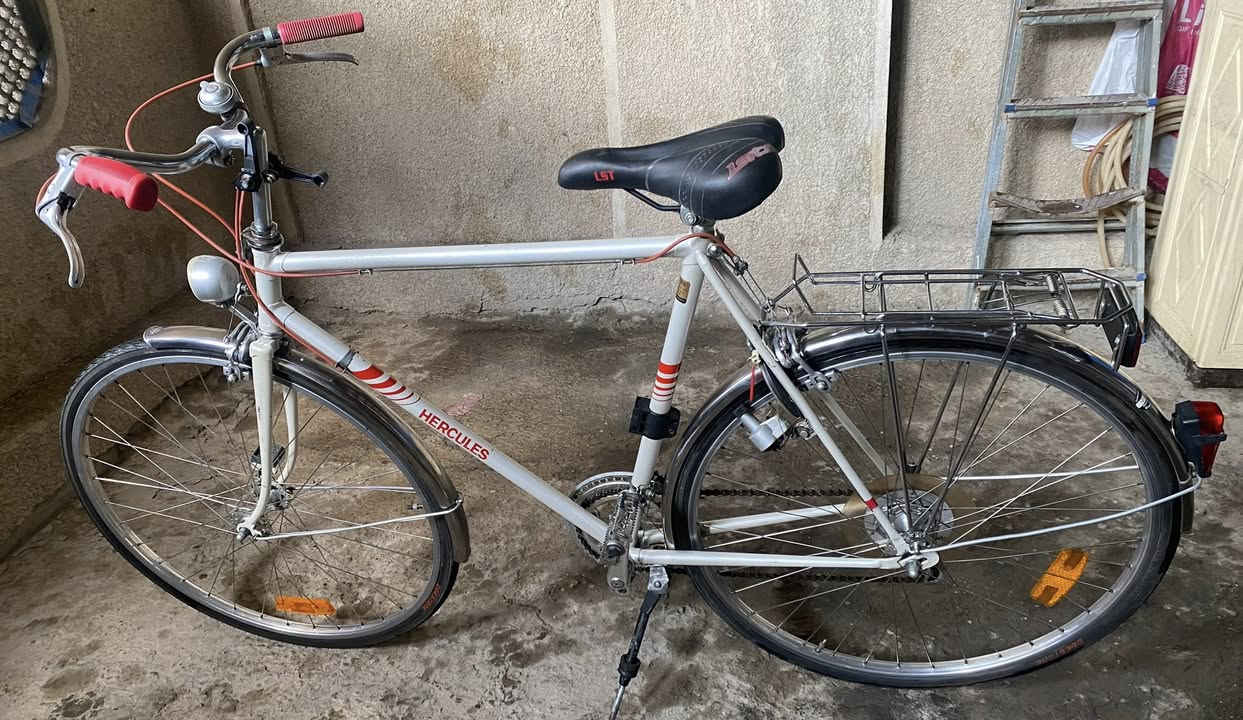 سلام عليكم
بايسكل نوع هيركوليس
حجم 28 الماني
سعره 150
مكان سيدية 
***********
