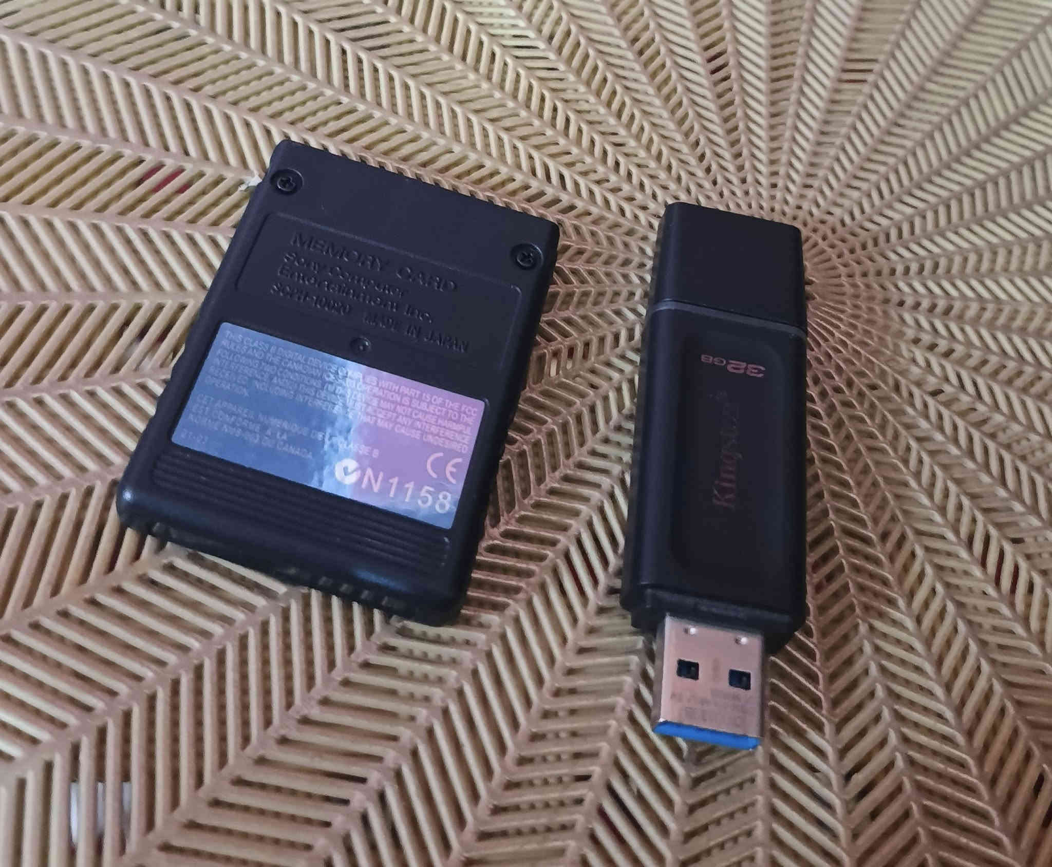 للبيع بليستيشن 2 سلم 
ويا يدتين وحده اصلية و ثانية تجارية مع الميموري و الفلاش يحتوي على 81 لعبه 
السعر 40 الف 
للتواصل ***********
