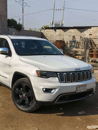 للبيع للبيع  جيب GRAND CHEROKEE وارد اميركي  موديل / 2015  السياره فول...