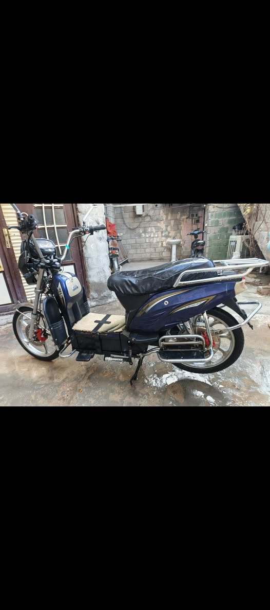 السلام عليكم ماطور شحن للبيع بطارياته نص عمرهن نضافته مثل مشوفه كدامك كله شغال مابي شي نقص سعره 250 اليريده يجي خاص اويتصل عل رقم مكاني السكنيه هذه رقمي ***********
