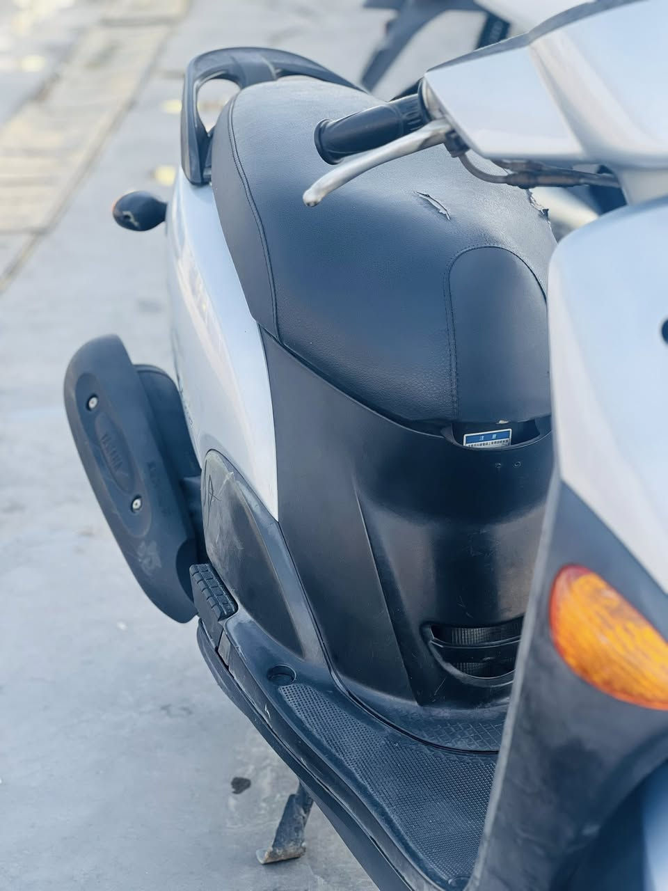 سلام عليكم دراجه فله للبيع كفاله عامه نقص ما بيها الله شاهد دراجه كلش نضيفه مال رمبه موديل 2009 سعر 1200بكاني بغداد تواصل ***********🫱🏻‍🫲🏾
