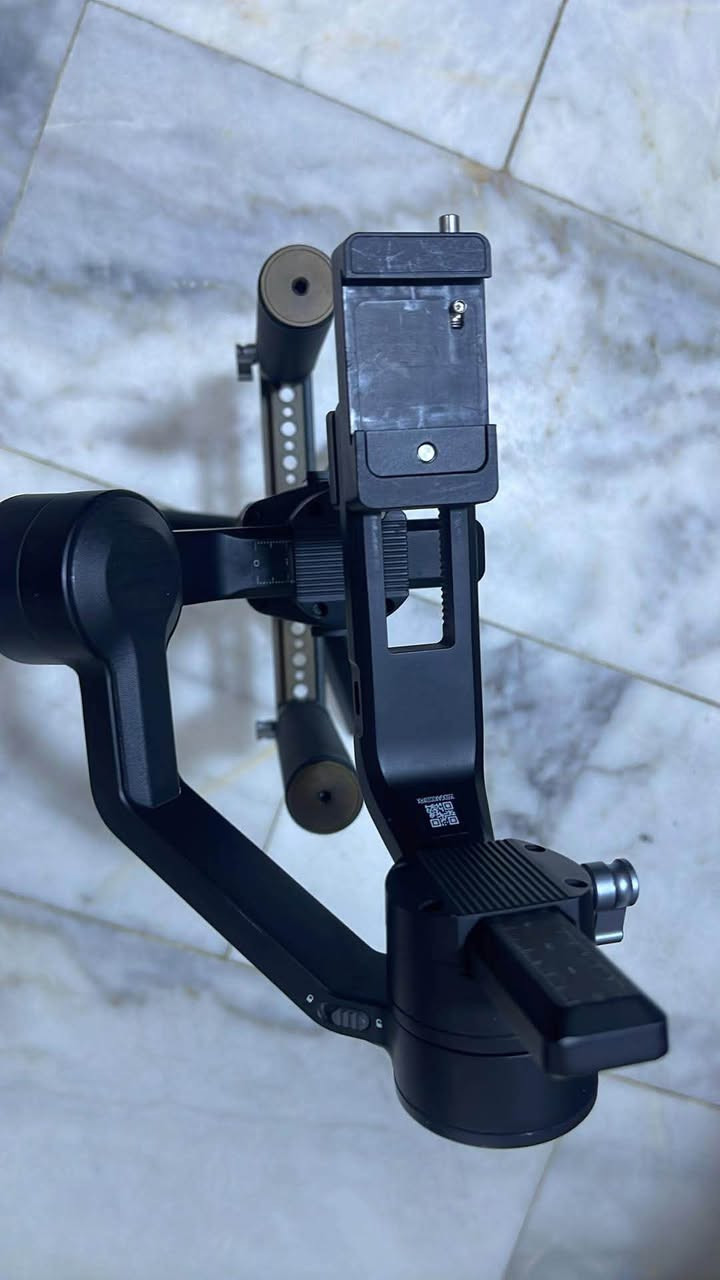 للبيع رونين **DJI RSC Combo** بحالة ممتازة، استخدام نظيف وخالي من المشاكل، جاهز للعمل مباشرة.

**المحتويات:**

* رونين DJI RSC Combo
* الجنطة الأصلية
* قبضتان
* جميع الملحقات الأصلية كاملة

الجهاز يعمل بكفاءة عالية ومناسب لتصوير الأعراس، المجالس، وصناعة المحتوى.

للاستفسار أو الحجز، يرجى مراسلتي على الخاص.
السعر (٢٥٠ ) بي مجال بسيط و شامل التوصيل بغداد, العراق


**إذا كنت صاحب هذا الإعلان وتريد حذفه لأي سبب، رجاءا أرسل رسالة إلى الدعم الفني**
