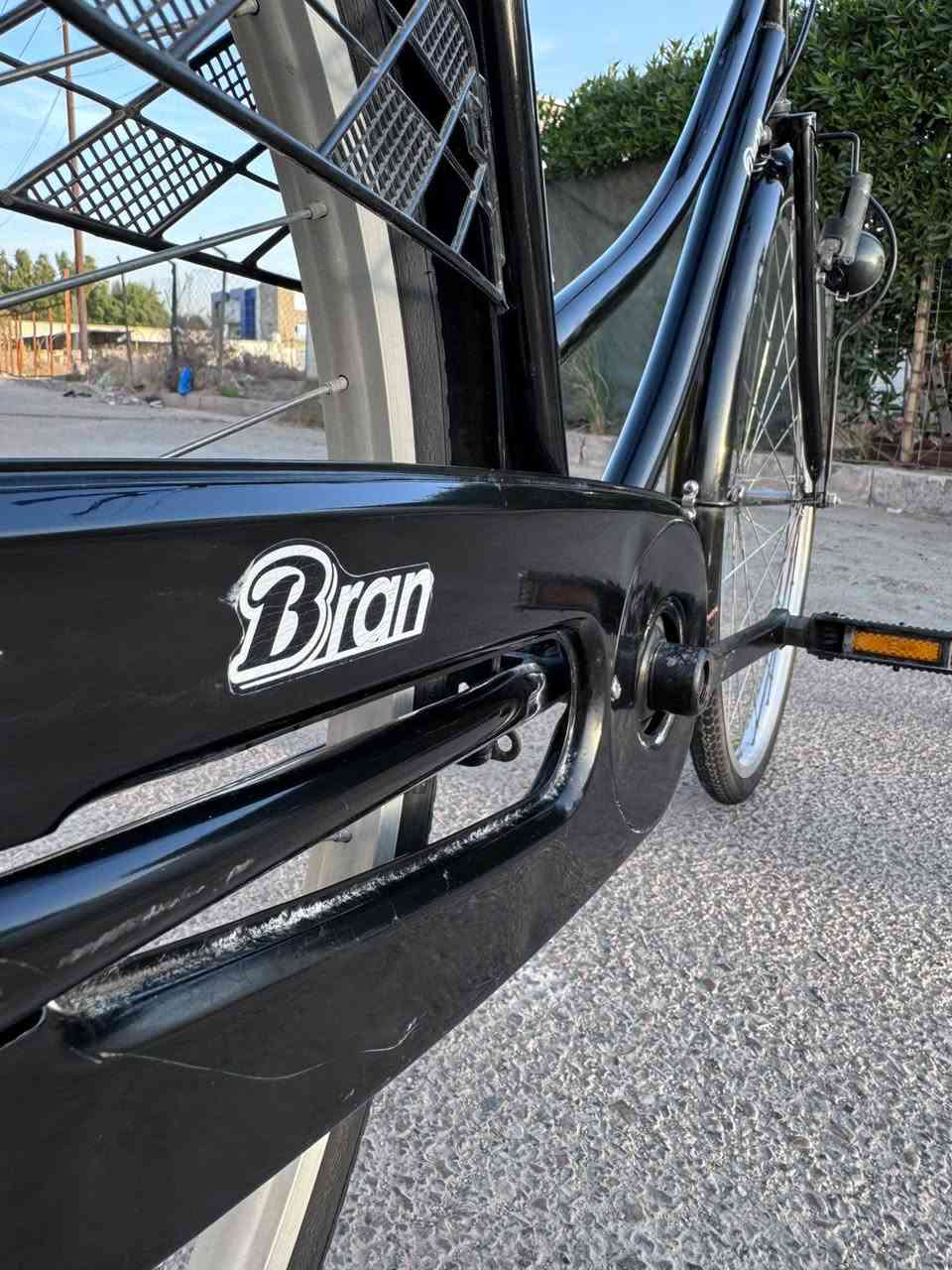 سلام عليكم بايسكل للبيع حجم 26 🌹
جديد جدآ  البايسكل كامل اي نقص ما بيه ♥️ وياله مختم كله مختم جديد لون اسود  السعر 150 وبيه مجال لشرايه المكان بغداد
قرب حي الجهاد رقم الهاتف***********
الي ما يعجبه المنشور خلي يعبره
    ما مبري الذمة الي يخرب
