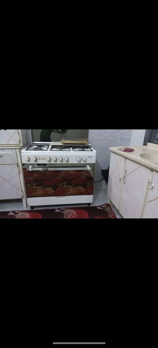 ثلاجه جديده كلش سعره 350 حجم 30
كاونتر نضيف سعره 175
طباخ نضيف فريش سعره 250 
مكاني ابو غريب النصر و السلام واكو توصيل بي واتساب ***********
