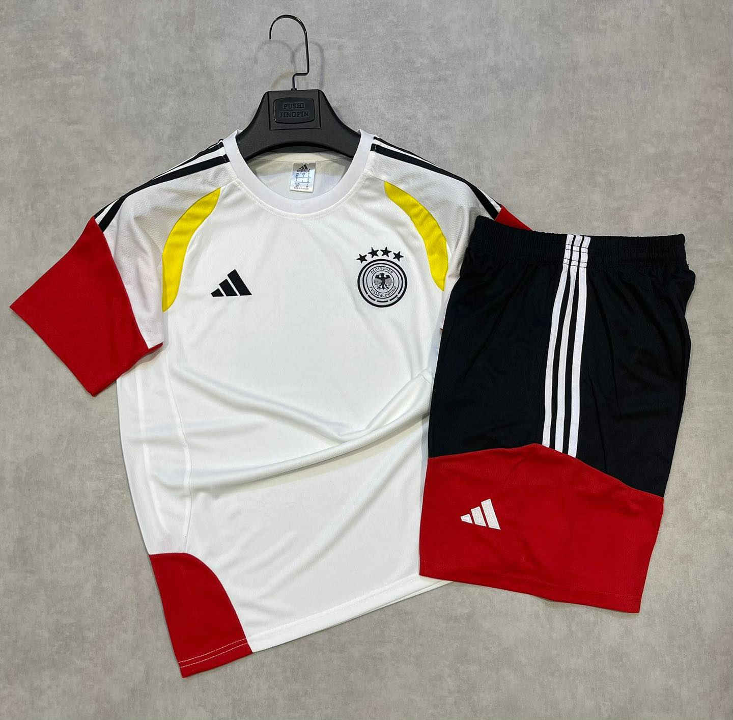 اكثر من 30 موديل للموسم الصيفي 
السعر 15 الف 
متوفر توصيل لجميع المحافظات 
للحجز مراسلة الصفحة 
العنوان بغداد المعامل البستان مجاور مطعم اوراس


**إذا كنت صاحب هذا الإعلان وتريد حذفه لأي سبب، رجاءا أرسل رسالة إلى الدعم الفني**