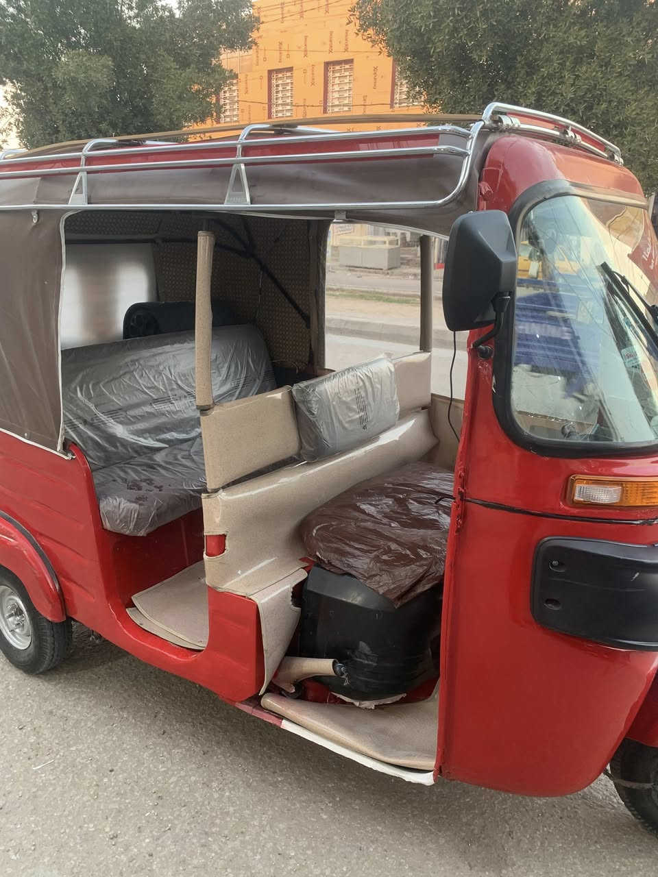 سلام عليكم ١٨/٨نضيفه مال جناي أوراق   مكانها كربلاء سعر ٥ملاين وبيها مجال نضيفه ومرتبه محرك جديد مال جناي يعني كله جديد بيها ***********بس وتساب بي لو  تجيني خاص ع فيس
