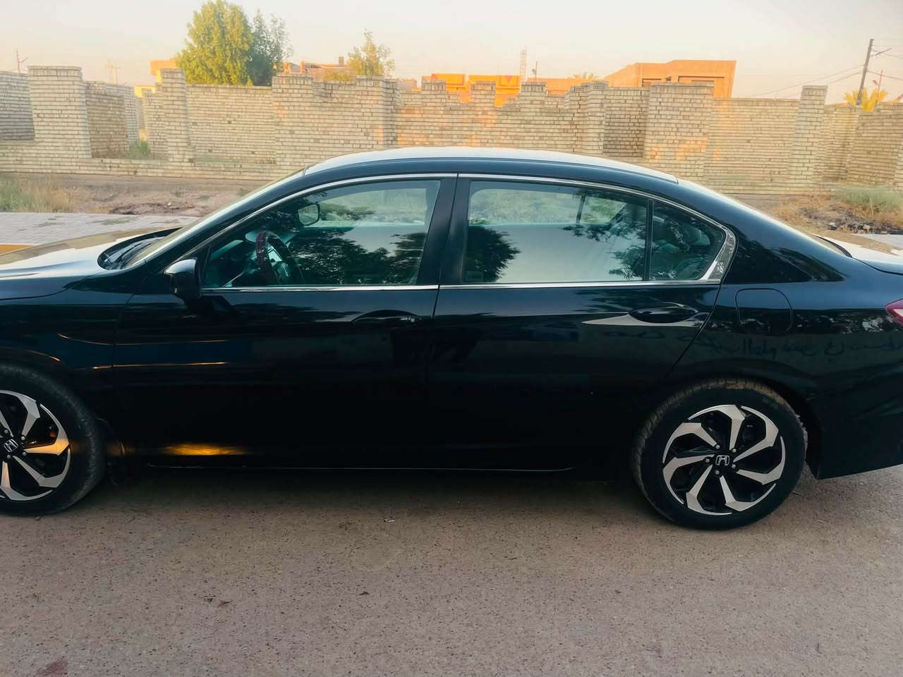 السلام عليكم 
هوندا اكورد 2400 موديل 2017 كندي للبيع …
ماشيه 270 بيها 5 قطع صبغ بدون دواخل 
إيرباك سليم رقم دولي جديد سيارة بأسمي 
تخم تاير امامي جديد صدر جديد محرك وكير خير من الله نص فول بوب جلد تدفئه بالكشنات كشن السائق كهربائي شاشه لمس سعر مناسب للأستفسار الاتصال على الرقم ***********
