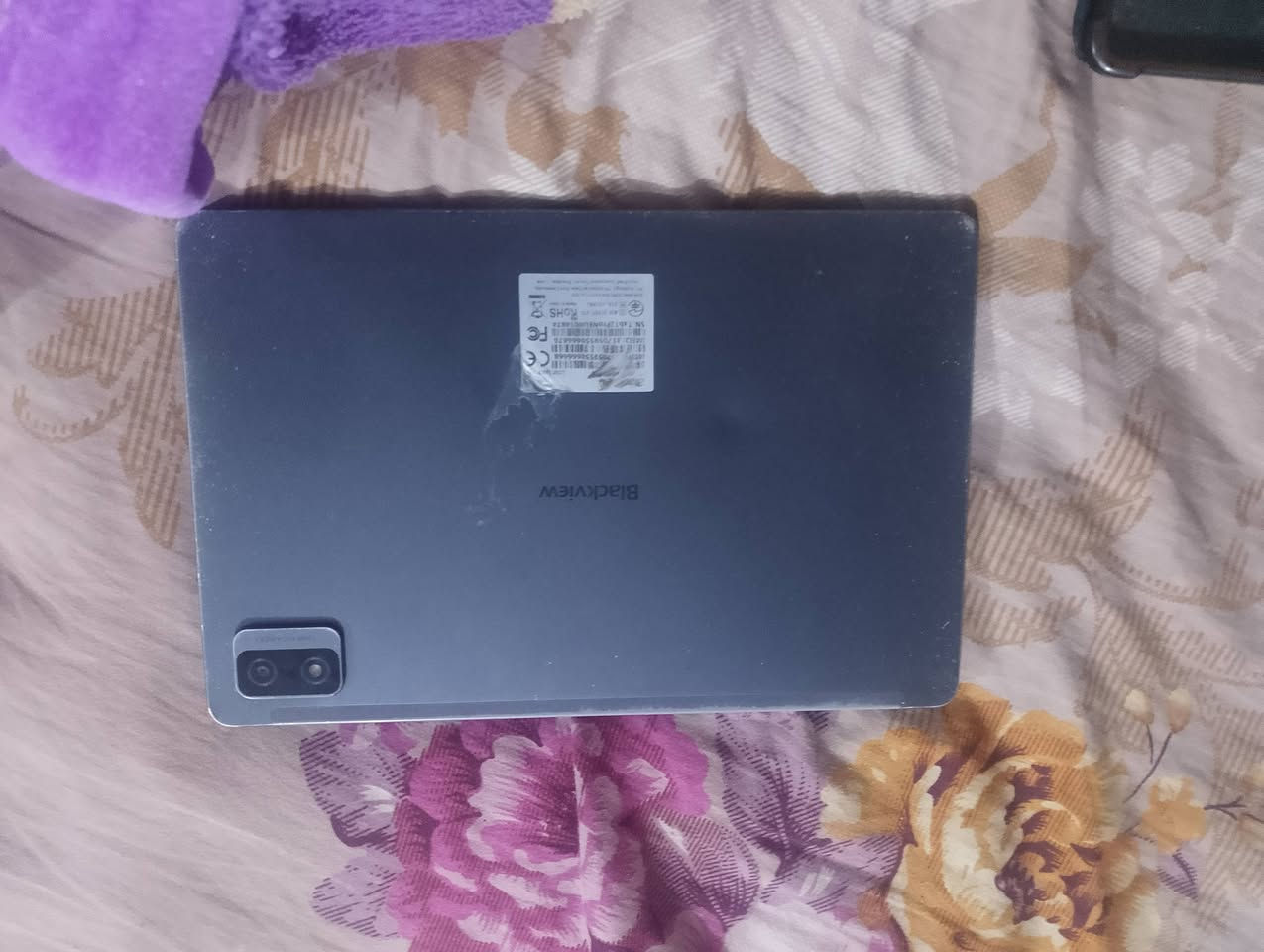 العنوان: تابلت Blackview Tab 12 Pro (كامل ملحقاته - أخو الجديد)التفاصيل:السلام عليكم، للبيع تابلت بلاك فيو 12 برو (ذاكرة 128 جيجابايت).الجهاز نظيف جداً واستخدام خفيف، شغال طبيعي 100% وما بيه أي مشكلة داخلية.الملاحظة: بيه كسر بالشاشة (موضح بالصور) وما مأثر على اللمس ولا على الإضاءة نهائياً، والجهاز شغال بشكل طبيعي جداً للدراسة والألعاب.الملحقات: كاملة مع الكارتونة والشاحن الأصلي مالتة.السعر: 125,000 دينار (وبيه مجال للشراي).المكان: النجفللإستفسار أو الشراء يرجى المراسلة على الخاص. ***********
