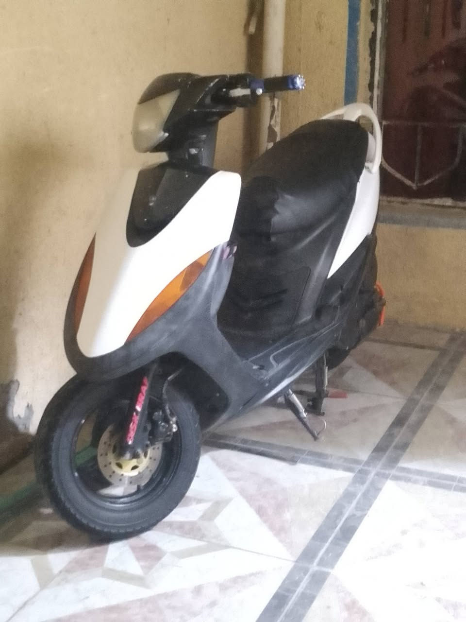 سلام عليكم ماكس عدله نضيفه مابيه اي نقص كهربائياته كله شغاله مبدل بيه ولفات كامله  سلف هندر بيع او مراوس بوليس نضيفه سعر البيع 600 وبيه مجال بسيط كلش


**إذا كنت صاحب هذا الإعلان وتريد حذفه لأي سبب، رجاءا أرسل رسالة إلى الدعم الفني**