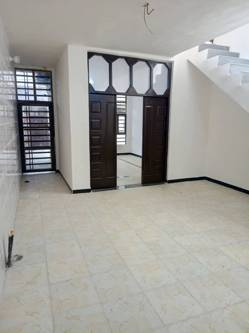 السعر 49
 المساحه 110
الموقع :        حله ابو خستاوي مفرق عنانه خلف معمل التانكيات قريب من         الشارع العام                    

نـوع الـعـقار:   طـابو زراعي سند 25 

البناء طابوك صب كونكريت 

غرفة نوم  مطبخ  صالة  هول

مجمع صحيات

نعتذر عن المراوس والاقصاد

ملاحظه البيت فارغ محد ساكن بي اليشتري مباشر يستلمه 

للستفسار ***********
