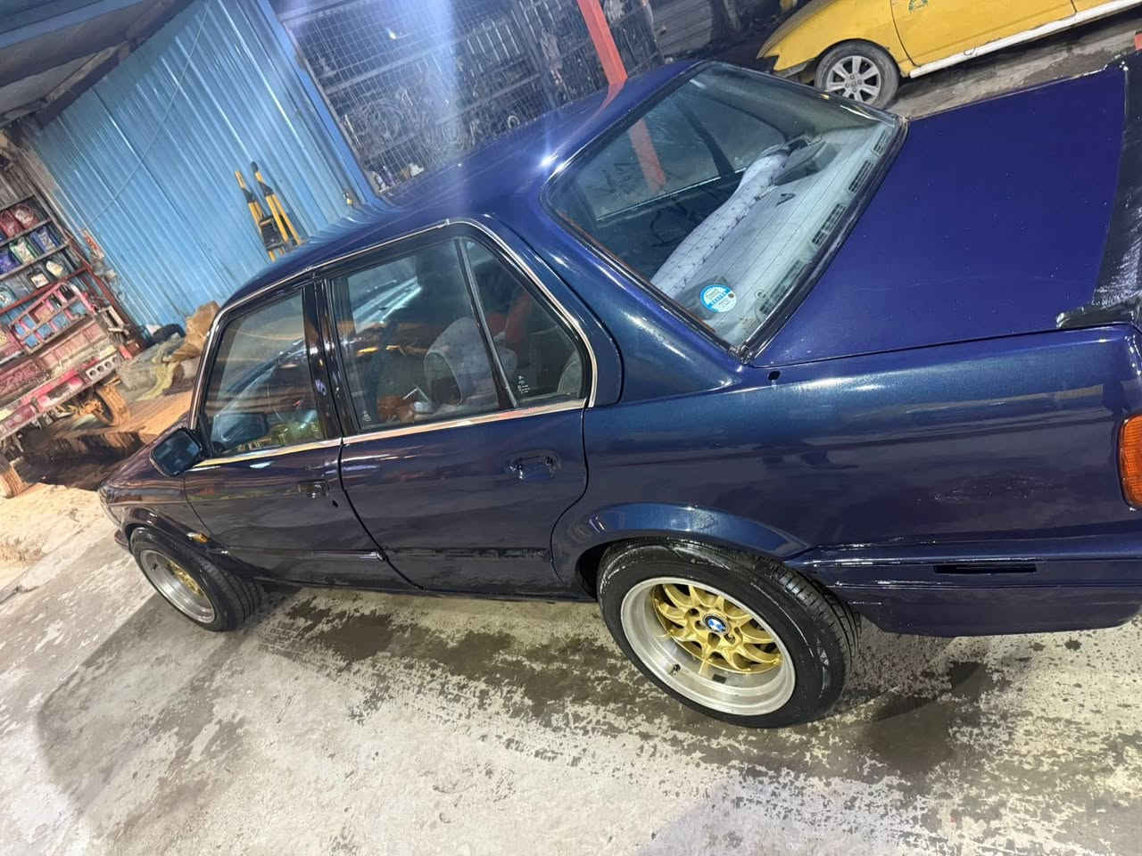 سلام عليكم زعرة موديل 91 محرك 20 مفتوح اوتو رقم بغداد تحويل مباشر بدون  حادث سيارة بلاد نضافة فول مصبوغة فقط جمالية سعر 45 وبيها مجال  غير متواجد ع فيس اتصل وبيك خير وتدلل  ***********
