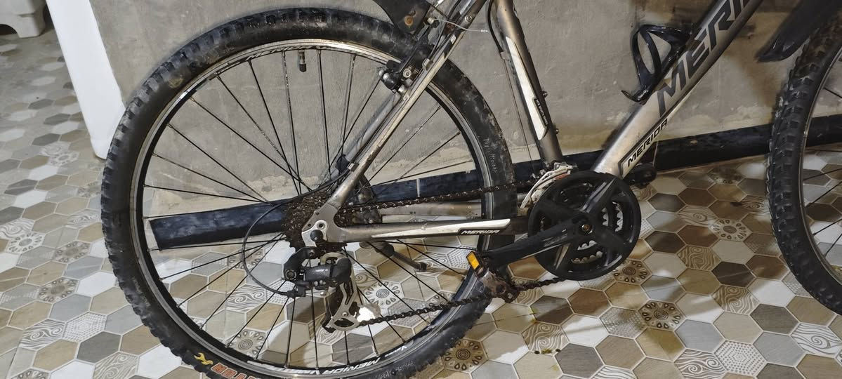 سلام عليكم بايسكل جبلي الاماني ماركه ميراد ماتس
معند الامنيوم خفيف ريشه البايسكل نضيف حيل مابي كل نقص بس الكشن مالته بلادي كلشي مابي بس اني حاطله 
تيب سستم شيمانو 3*8 وبركيات هم شيمانو وبايسكل سريع حيل ومريح وبي رقم شاصي مالته وبي ختم بيىم سعره 300 وبي مجال مكاني بغداد كوريش


**إذا كنت صاحب هذا الإعلان وتريد حذفه لأي سبب، رجاءا أرسل رسالة إلى الدعم الفني**