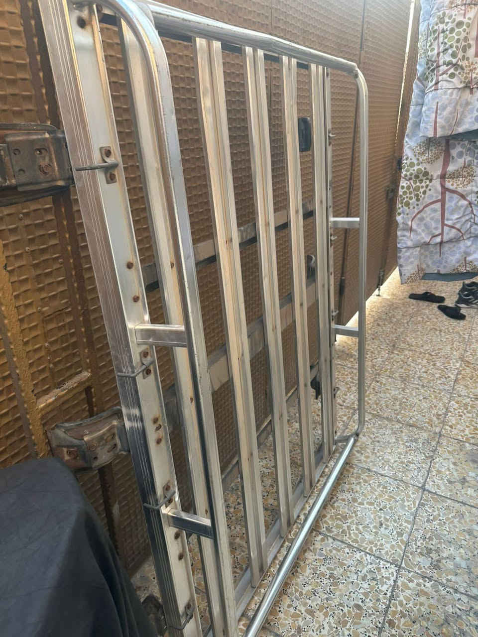 سيبايا مال لاندكروزر ترهم على نيسان من 1987 لحد موديل 
2010 ياباني اصلي السعر (300الف) وبيها مجال 

***********
