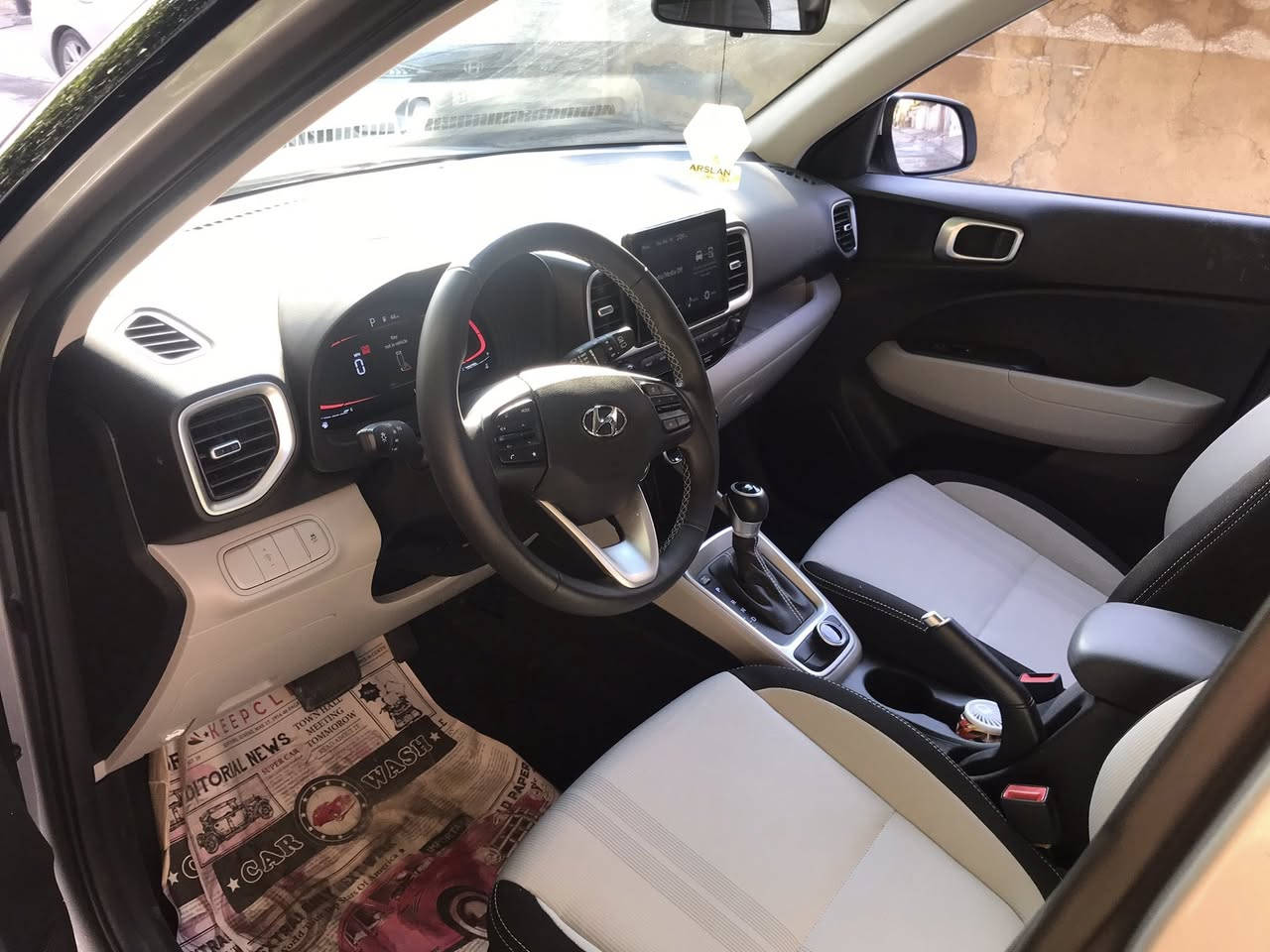 #هونداي_فينو
#موديل_2024
#مرقمة_بغداد
#دخول_جديد

  المواصفات 

1- بصمة 
 2- فتحه سقف (سلايت)
3- داخل لونين 
4- شاشه كبيرة كامرة دوارة 
5- فول  تحكم ستيرن جهتين  
 6- ويل كروم 
7- شاشة كبيرة كاربلي +اندرويد 
8- نظام انذار
9- مانع انزلاق
10- تراكشن منحدرات
11- وضعيات قيادة  
12- رادار تحذير جانبي 
13- رادار خلفي
14- رادار امامي
15- تحديد مسار 
16- مكينة 1600 دبل نوزل 
17- حمالات سقف
18- حساس خلفي

 و السيارة جديدة جدا و السيارة اجمل و أحلى بكثير من الصور و الحادث خفيف صور الحادث مرفقة مع الصور 
السعر 157 و بها مجال بسيط الاتصال ***********

📍المكان : بغداد , الدورة
