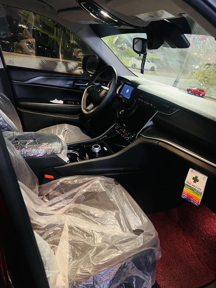 جيب  كراند شيروكي .
الشكل الجديد كليا   7   راكب.

الموديل : 2023. (وارد امريكي )

المحرك : V6.  3.6L . 

العداد :  40الف كيلو .

السيارة مكفوله من الحادث 
فقط حرق بل قاعتت الفيوزات ومبدله وكاله وثرء الحريق مصبوغ البنيد فقط 

المواصفات :

* دفع رباعي 4x4 . 

* رادار امامي مع مانع تصادم . 

* تحذير الخروج عن المسار . 

* تحذير النقطة عمياء  .

* ويل قياس 20 انج .*

*دشبول دجتل مع شاشه بمواصفات عاليه

* شاشه كبيرة 10.1 انج . 

* نظام الخرائط (GPS) .

* كاميرا داخلية محيطيه  360 درجه  . 

* كاميرا خلفية . 

* المصابيح الأمامية زنون .

* كشافات الضباب زنون .     

* تشغيل عن بعد .

* صندوق كهربائي .

*شفتات بالستيرن.

*الگير ماوس مع وضعيات قياده متعدده.

* مقصورة الركاب من الملكي المنفصل 

* حفظ وضعيات الجلوس (ميموري) . 

* المقاعد الأمامية كهربائية .

* المقاعد الأمامية تبريد وتدفئة .

* المقاعد الخلفية تدفئة .

*سايد بريك بصمه.

*فول تحكمات ستيرن امامي خلفي.

*عشره  ايرباك بالدشبول ولتكم ولكراسي

* سستم صوت Alpine . 

* انارة داخلية LED . 

* حساسات خلفية . .

* مكيف خلفي مع وحدة تحكم منفصلة . 

* تدفئة ستيرن . 

* مرايا متحسسه للضوء العالي . 

* مانع تصادم خلفي .

* بلوتوث تلفون . 

* محدد سرعة . 

* نظام التشغيل والاطفاء الاوتوماتيكي ( Auto Start System ) .

* نظام بريك اوتماتيكي ( Auto Break System ) .

*وبقية المواصفات المعروفه

رقم اربيل تريد وكاله و تحويل 

مكان بصره مركز المدينه

بيع او مراوس حسب القناعه 

سعر المطلوب (305)

تصال (***********)
