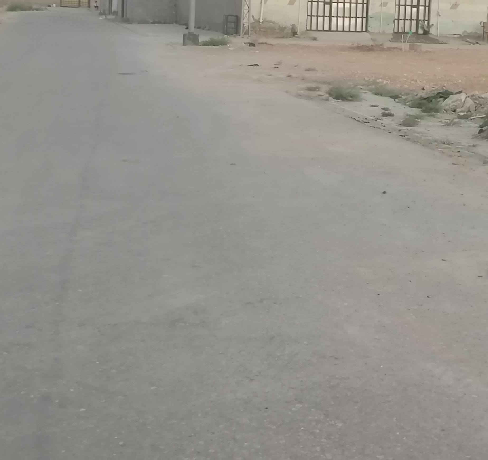 عرصه ٤٥٠ متر قبل لاتدخل المجمع السكني صايره وجهيته ٣٢ متر طابو زرعي ٢٥ سند *********** عله طريق السنيه الدوانيه حي المين مقابيل شيخ عناد تبليط الباب *********** ابيع نص منهن عادي مقدامه والباقي اقصاد اصير ***********
