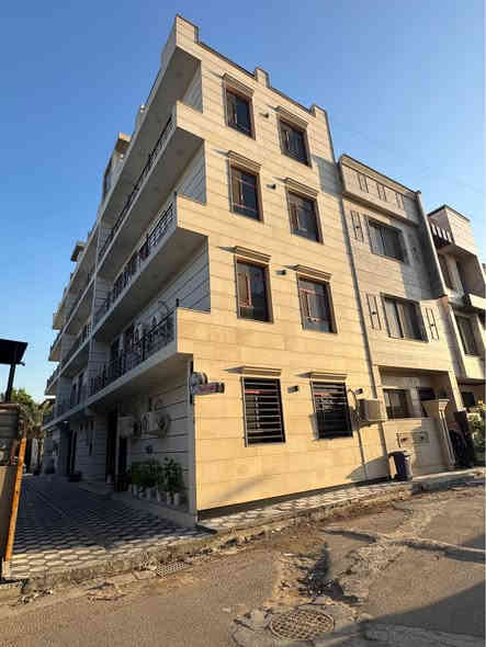 عقار للبيع زيونه محله 712 تحتوي على 4 شقق المساحه 60 متر الوارد   3 مليون الاستفسار *********** بغداد
