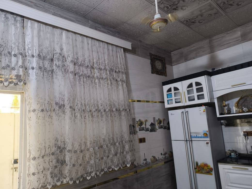 بيت  طابو صرف مساحته 100متر امامي
مكان /حي_الفداء شارع ابولبنان الرئيسي ثالث بيت عن الشارع
بناء جديد //صب كونكريت  
غرفه و ديوانيه و صاله و مطبخ حار و بارد صحيات  خارجيه خارجيه و داخليه مخزن فوق جبير   
متوفر كافه الخدمات ماء مجاري تبليط
السعر 112 وبيه مجال بسيط ***********
