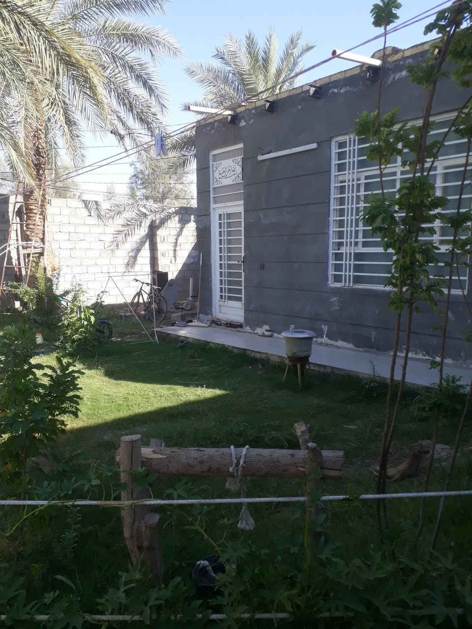 السلام عليكم بيت للبيع المساحه ٢١٧م الوجه تسعه ونص متر والنزال ٢٢.٨٥م زراعي عقد ١١٧ الاستقبال ه.٧م ×٤م الصاله ٦م×٤م الغرفه ٥م×٤م المطبخ ٣×٤م حمام داخلي تواليت عدد ٢ كيزر مع تانكي مي ابو ٢٠٠٠ . طريق كربلاء نجف عمود ١٢٠٠ يبعد عن الشارع العام طريق الزوار ١٠٠م الفرع عرضه ٦م ويبعد عن شارع ميثم التمار مجسر نفق مسستشفى العباس الاهلي  ٧كم .. للعلم مع ورقة كهرباء مع ورقة مي وأبي المي بالباب .. البناء سنة ٢٠٢١ نوعية البناء بلوك عكاده السعر المطلوب مناسب جدا .. ٦٥ مليون
المراجعه فقط مع صاحب الدار *********** متوفر واتساب
