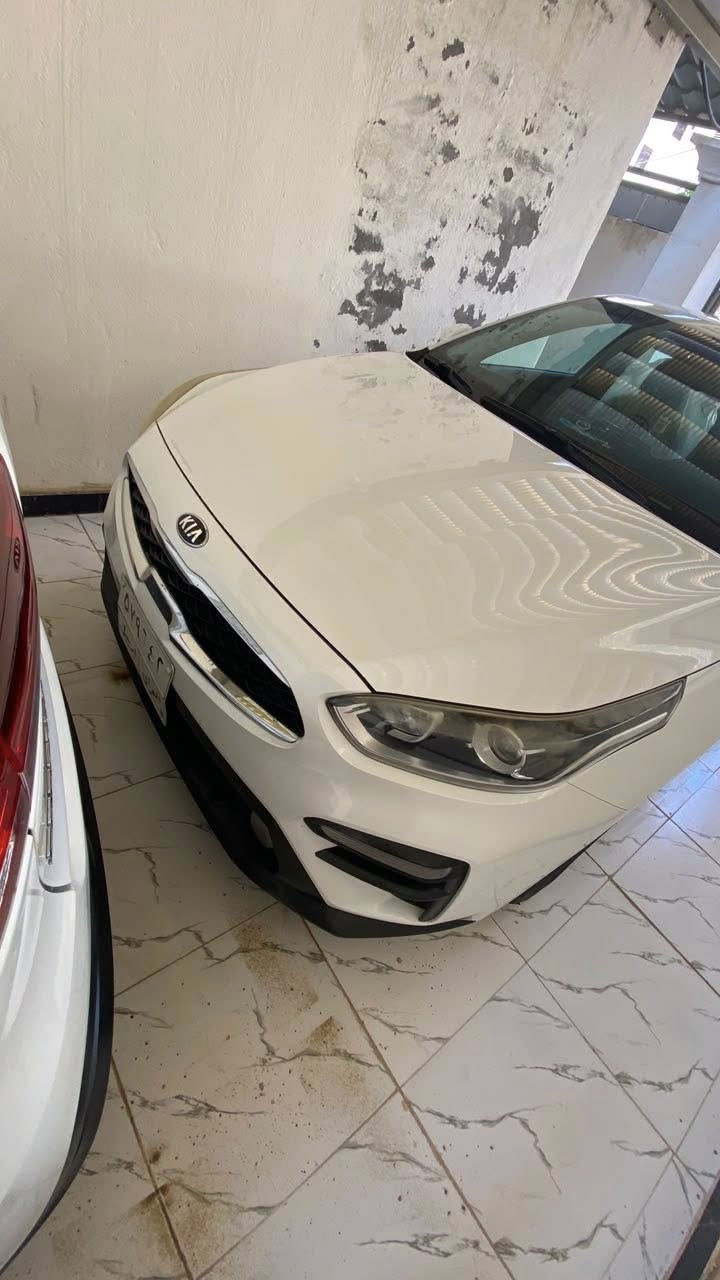 السلام عليكم سيراتو ٢٠٢٠
خليجي مكفوله عدا رصعتين مكينه 1600 تبريد قطعتين  ماشيه ٧٤ مكانها واسط العزيزيه رايدها (145) وبيها مجال قليل 
هـ ‭٠٧٨٣ ٠٥٥ ٣٧٧١‬
