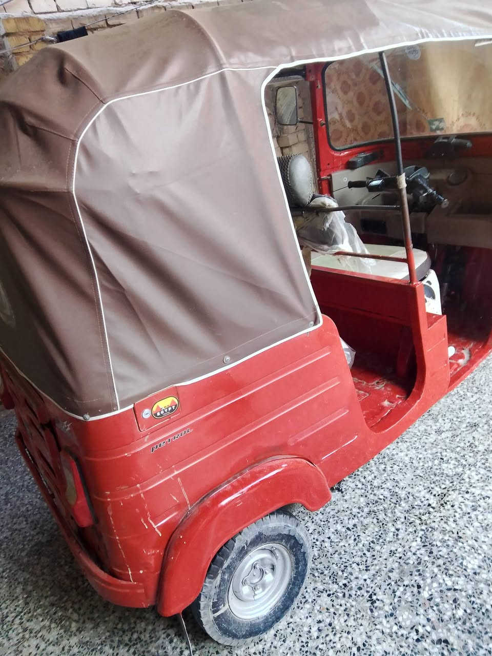 سلام عليكم تكتك للبيع موديل 18 رقم وسنوية تحويل مباشر السعر ٤مليون 800وبيهة مجال بسيط محرك لأ تنقيص ولا تبخر المكان الكمالية رقم ***********
