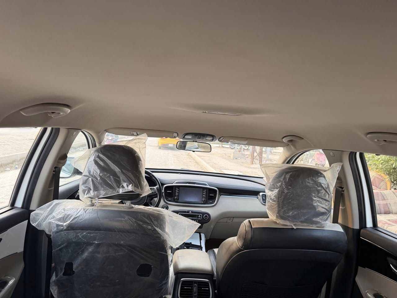 السلام عليكم 
سورنتو خليجي 2020
6 سلندر 
سبعه راكب 
بيهه بارد بسيط 
بصمه
صندوق كهرباء 
شاشه كبيره 
كامره 
كشتات كهربائي 
تبريد ٣ قطع 
بردات اصلي 
      GPS
شحن وايرلس
لايت زنون ليلا نهاري
كشنات جلد 
مكاني الديوانيه 
***********
