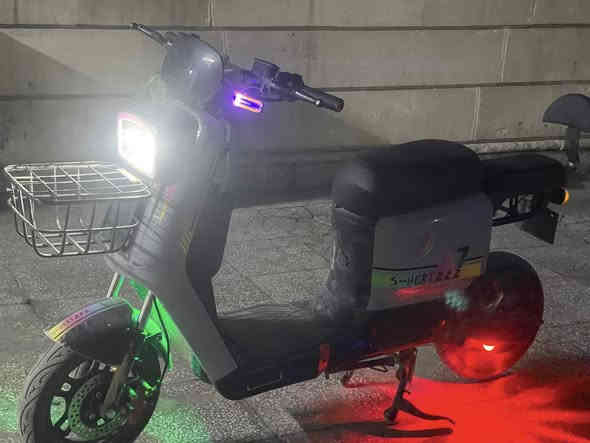 السلام عليكم دراجه شحن R7 الحديث بطاريات دبل 32 أمبير جديدات مثبت سرعه السرعه الحقيقيه 80 السعر500 وبيها مجال للشراي  فقط شراي يتصل ***********
