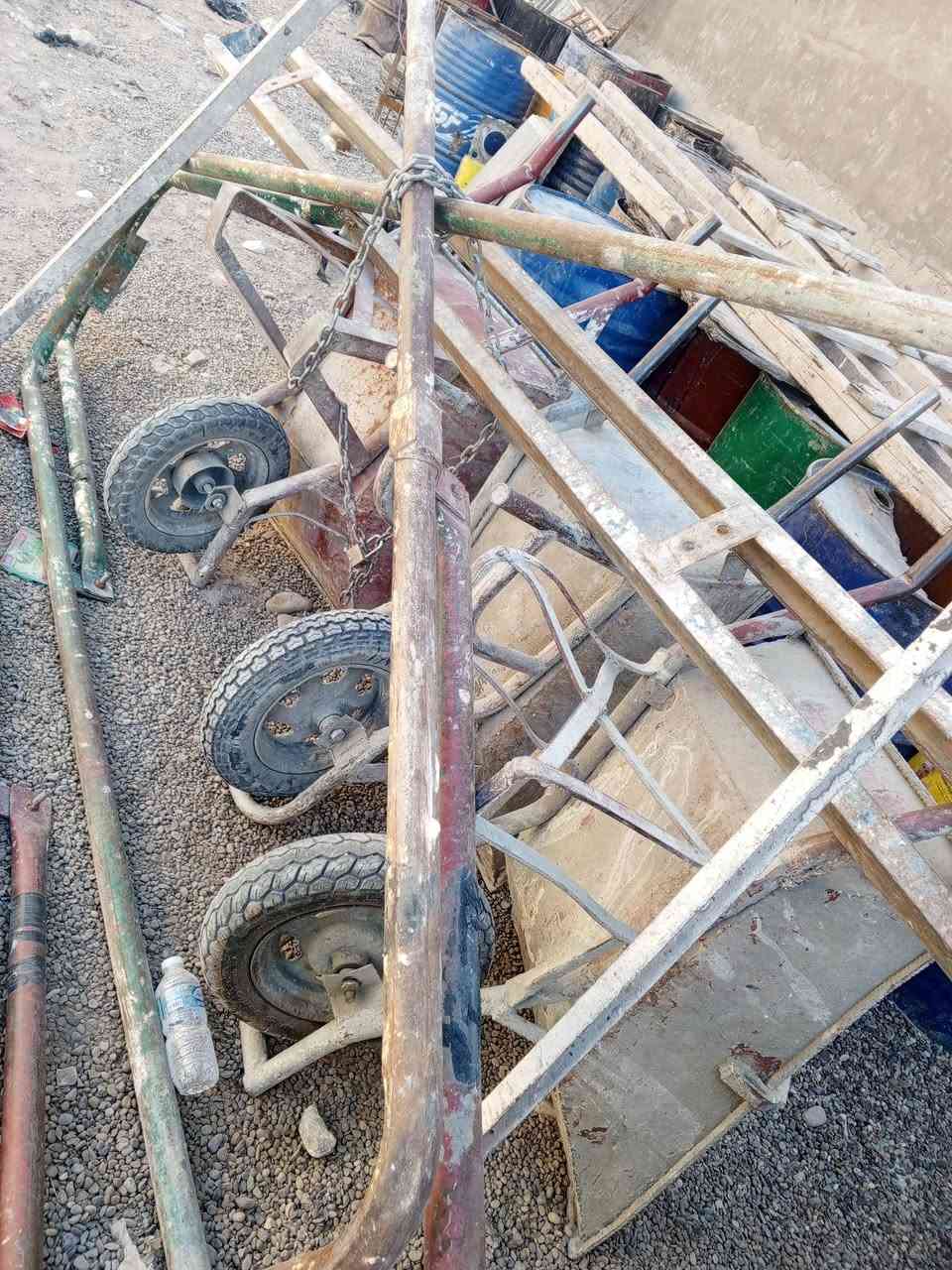 عندي ونج يطالي كامل للبيع موطور ٥٠٠كيلو عرباين ثنين السعر ٥٥٠ قفل بغداد التاجي ***********
