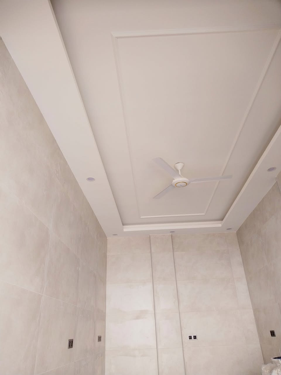 السلام عليكم
محل تجاري للايجار ابعاده ٣* ٦ م  صافي
الموقع الغربي قرب حسينية ال غريب
للاستفسار الاتصال على الرقم *********** // ***********
