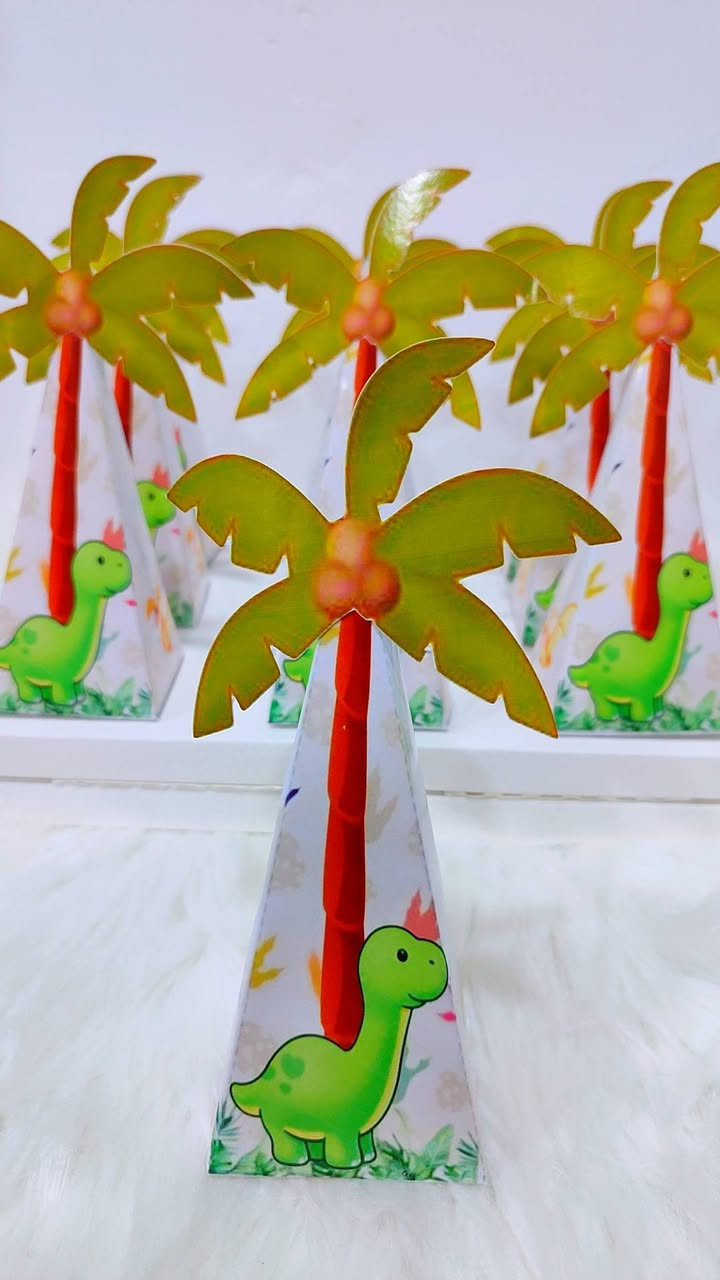 توزيعات عيد ميلاد 🦖✨ ثيم الديناصورات
خلي حفلة طفلك غير مع باكج متكامل ومرتب بأحلى تفاصيل 🥳💚
• 50 بوكس توزيعات مميز
• 30 مصاص بأشكال حلوة
• 30 كرت شوكولاه
• قالب حلوه بتصاميم ديناصورات 🦕
ألوان مبهجة وتنسيق يخلي الطاولة كلها حياة وفرح 🎉
جاهزين نخصصه حسب الاسم والعمر 💫
للطلب والاستفسار دايركت 📩
#توزيعات_عيد_ميلاد #ثيم_ديناصور #حفلات_اطفال #توزيعات #حكاية #تنسيق_حفلات #افكار_عيد_ميلاد #بوكس_توزيعات #حفلة_ولد


**إذا كنت صاحب هذا الإعلان وتريد حذفه لأي سبب، رجاءا أرسل رسالة إلى الدعم الفني**