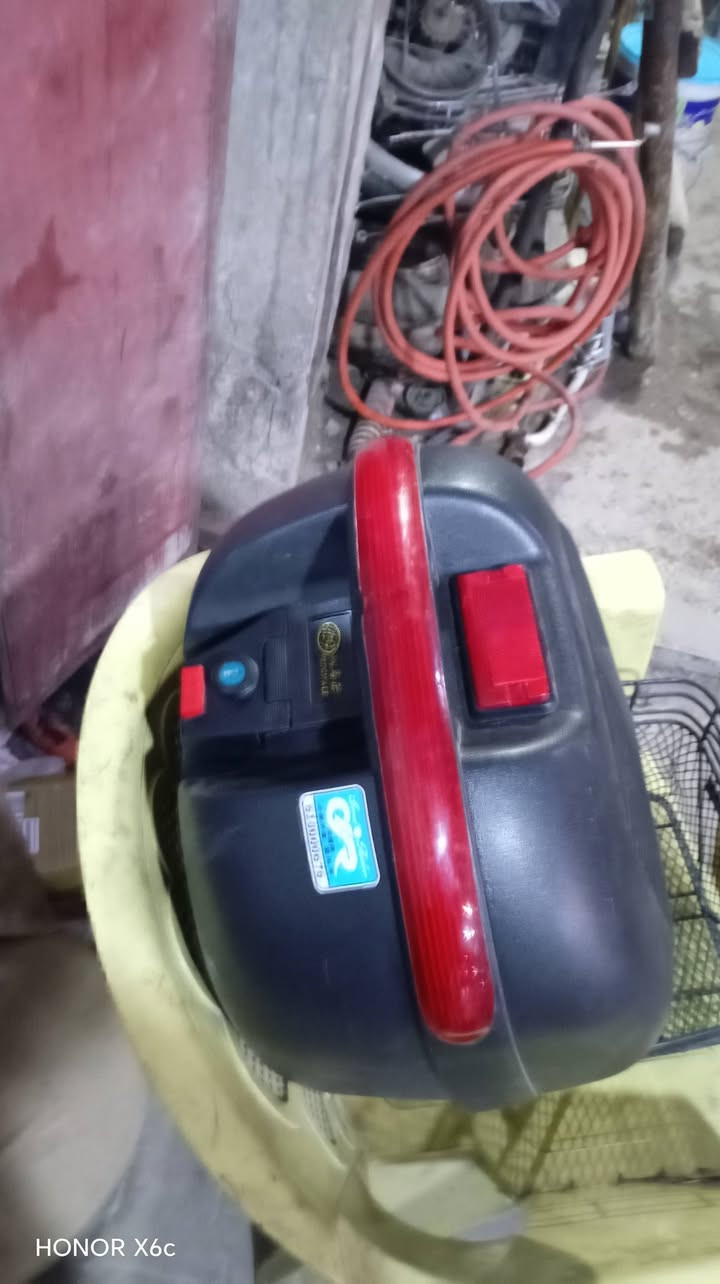 السلام عليكم ورحمة الله وبركاته غراض بريز ببغاء البيع صندوق وسله وكلوب تفحص يله تأخذه السعر خاص ***********
