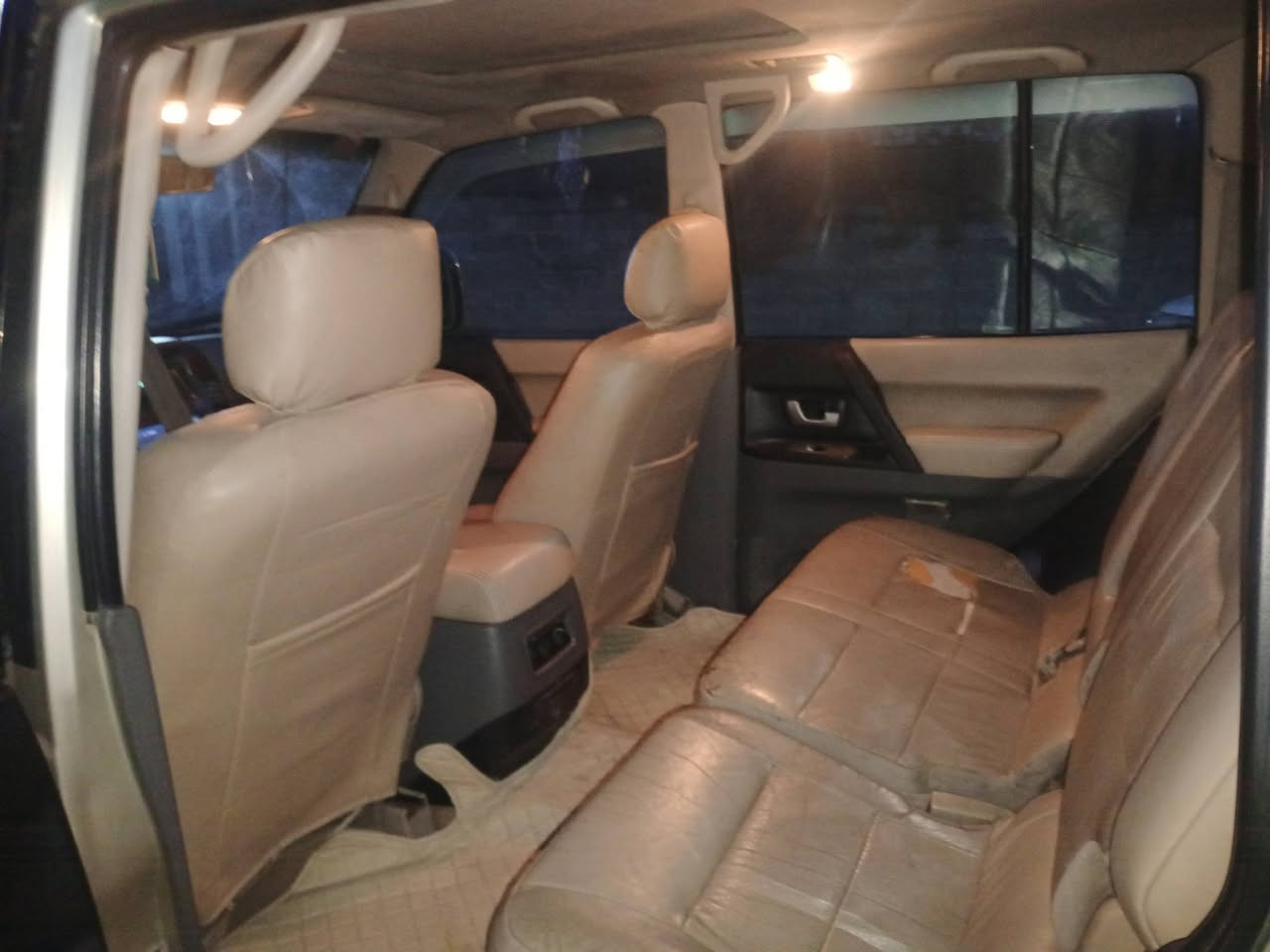 اسلام عليكم
سياره باجيرو الفين 2007

السياره مكفوله بيهه طخه خفيفه بل جاملغ الخلفي
ومصلح بارد

تخم تاير تبريد شغال مكينه وكير مكفولات

السياره بسمي وتحويل مباشر
رقم بغداد

العنوان العبيدي حي النصر
***********
