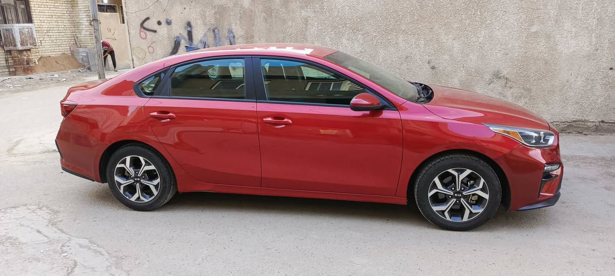 كيا فورتي 2021
ماشية 100 الف     
محرك 2000 دوش
كير مبدل من CVT ال ATM
مواصفات
شاشة 
كاميره
تحديد مسار 
وضعيات قيادة (سبورت-نورمل)
 تحكمات ستيرن
وباقي المواصفات
ضربة السيارة موضحة مع السونار بالصور
السعر 135 وبيهة مجال 
للاستفسار ***********
