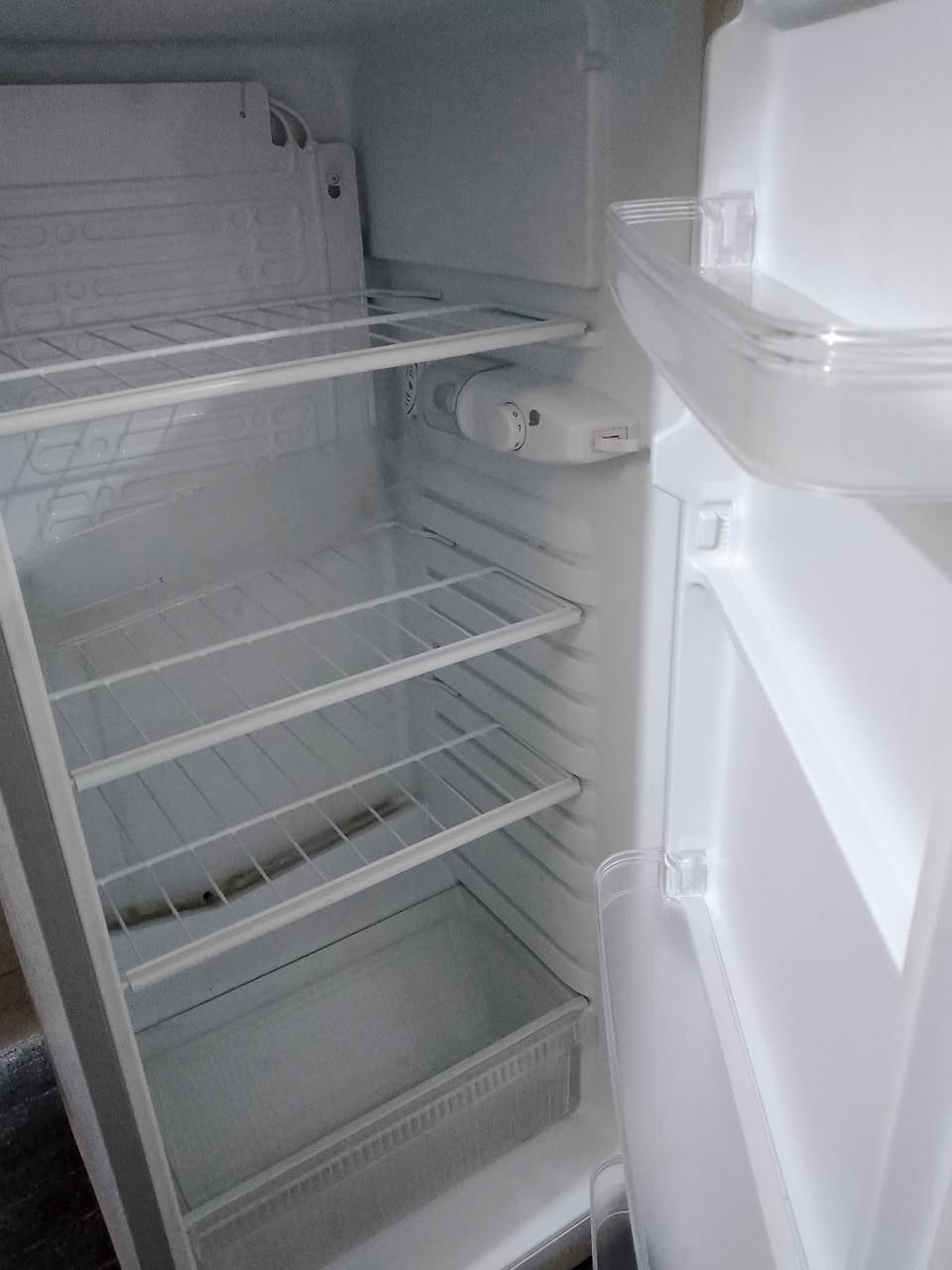 السلام عليكم ثلاجة الوادي للبيع مستخدمه سنه كلش نظيفه 
متجمد ماعرف شنو مشكلتها السعر 150 الف
الاستفسار ***********
