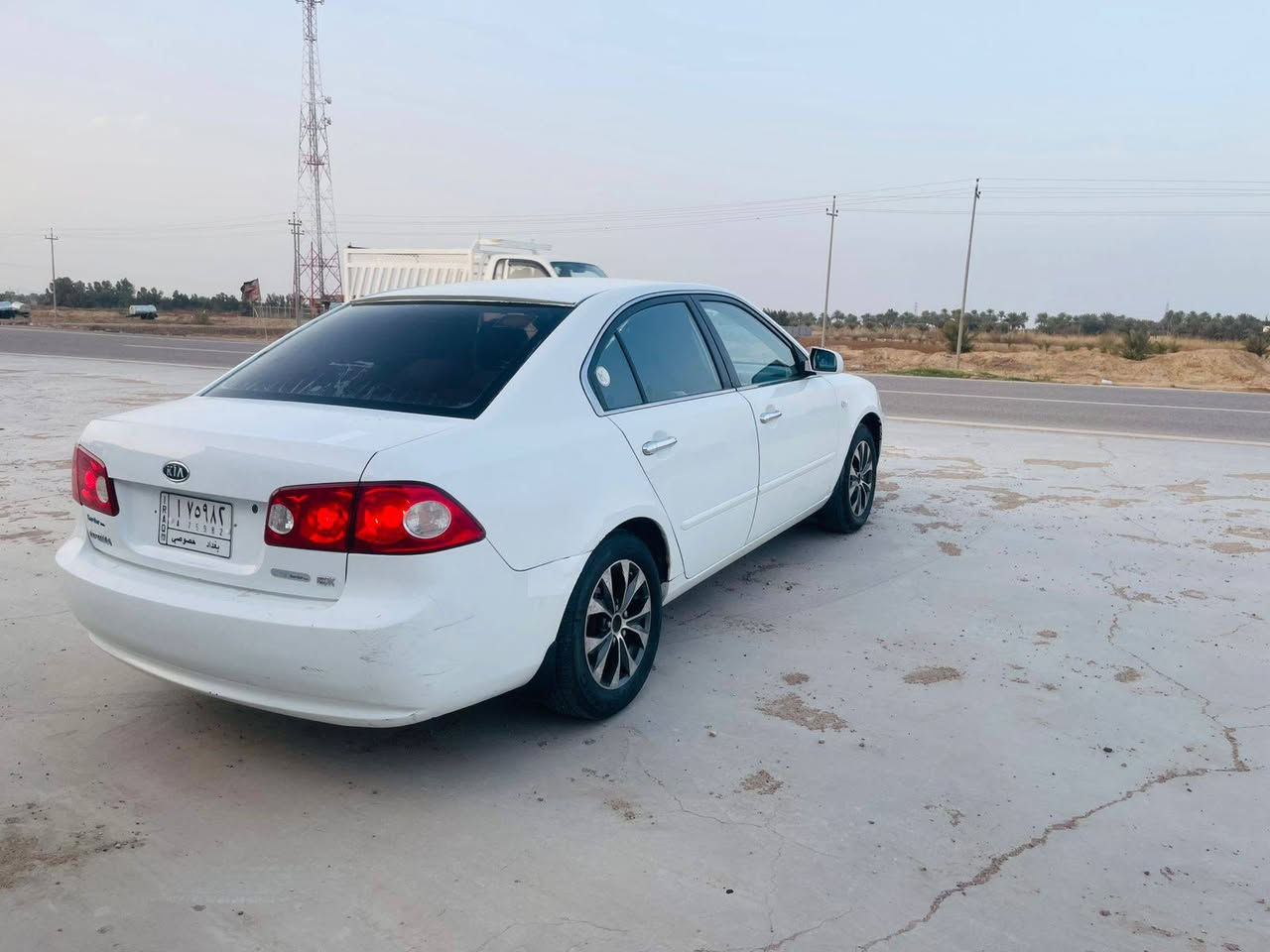 سلام عليكم كيه اوبتيما موديل 2008 خليجي مكينة 2000 دوش مامفتوحة بيه قطعتين صبغ بدون دواخل رقم بغداد بسمي مكينة كير حدادية كله جديد تبريد ثلج 🥶 تخم تاير كله جديد السعر 100 وبيه مجال مكان السيارة بابل الشوملي رقم الهاتف ***********
