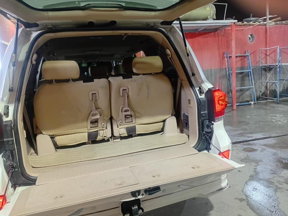 للبيع لاندكروزر GXR 2013 خليجي ساز
سيارة استخدام شخصي، نظيفة جداً وترايها يخبل وجاهزة للفحص

🚗 6 سلندر – رقم بغداد 
📍 ماشيه 166000 كم حقيقي.

المواصفات الكاملة:
✔️ فتحة سقف
✔️ أبواب بصمة
✔️ مقاعد جلد
✔️ كرسي سائق كهرباء
✔️ إشارات بالمراي
✔️ جام أوتو
✔️ ليتات زينون
✔️ تبريد ثلاث قطع
✔️ ثلاجة
✔️ تحكم ستيرن
✔️ تايرات دنلوب قبل شهر شادها

🟢 السيارة كلش نظيفة كلش ومناقصها شي 
🔹 بيها بارد جاملغ امامي ايمن وايسر كلش بسيط بدون شاصي وبدون ايرباك. 

💵 السعر: 33,000 دولار وبيها مجال حك الجيه

السيارة جاهزة للفحص بأي مكان 👌
مكانها حي الجهاد 
📞 للاستفسار: *********** عالواتس
