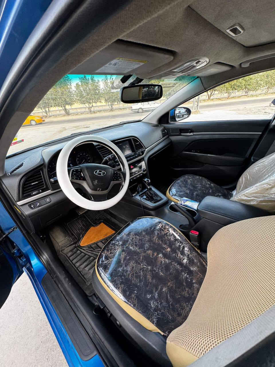 السلام عليكم
من رخصه الادمنيه 
 الانترا 2017  امريكي مكينه 2000 فول مواصفات بصمه منضومه زنون عالي ناصي  رادار كامره فتحه سقف كشنات تدفئه كشن كهربائي  سبورت للبيع او للمراوس بيها اربع قطع ابيع حزام لاتعبني ولا اتعبك شراي تصل مو شراي لاتكسر بحلال  تعال وشوف وفحص وقتنع يلا تاخذ   باقي التفاصيل اربيل الدولي22  تريد وكاله تريد مداور سنويه مجددها  2031
متواجد واتساب 
***********
