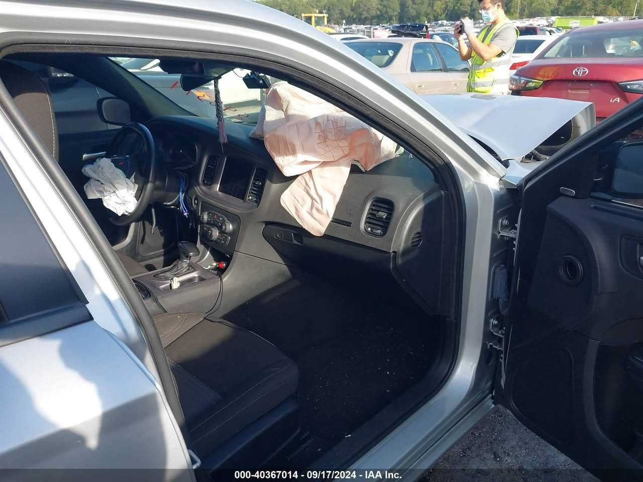السلام عليكم جاجر موديل ٢٣ sxt  للبيع السيارة نظيفة جدا استخدام شخصي السعر ب٢٣ الف  مواصفاتها معروفة مابيها نقص برغي مكاني بغداد بالصور رقم الشاصي تكدر تعرف كل تفاصيل الحادث رقم تلفوني *********** وتساب موجود
