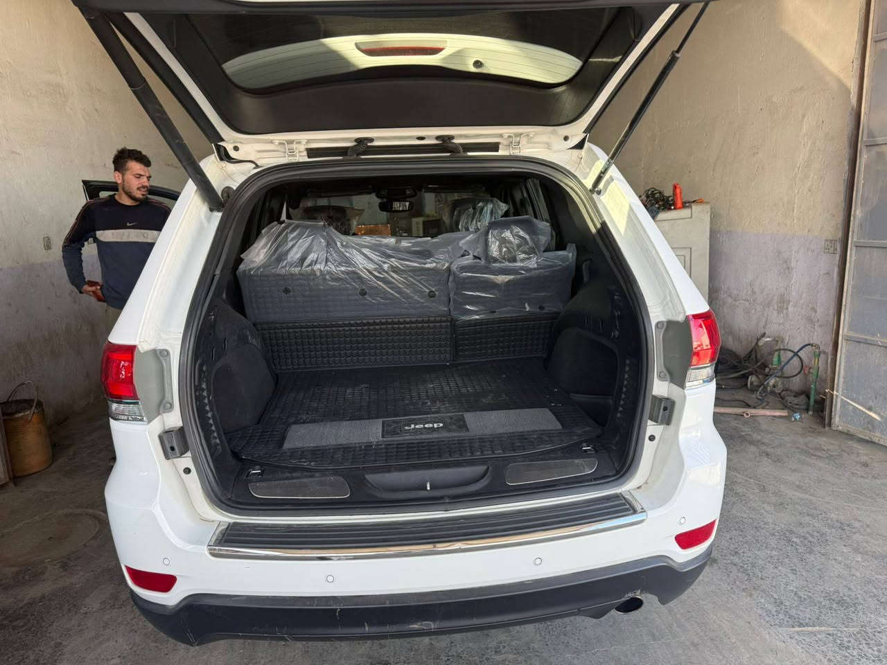 السلام عليكم 
جيب لاريدو موديل 19 فول مواصفات سياره 1/1
صور الحادث سونار موجود بل منشور 
رقم ربيل شكل جديد بسمي سنويا هزه جديد تحويل شوكت ما يعجبك حولك.. 
كير محرك تبريد مكينه مكفولات بلادي 
ماشيه سياره 84 ميل
فول مواصفات سياره 1/1
العنوان بغداد حي النصر نتصل تدلل على 
.***********
