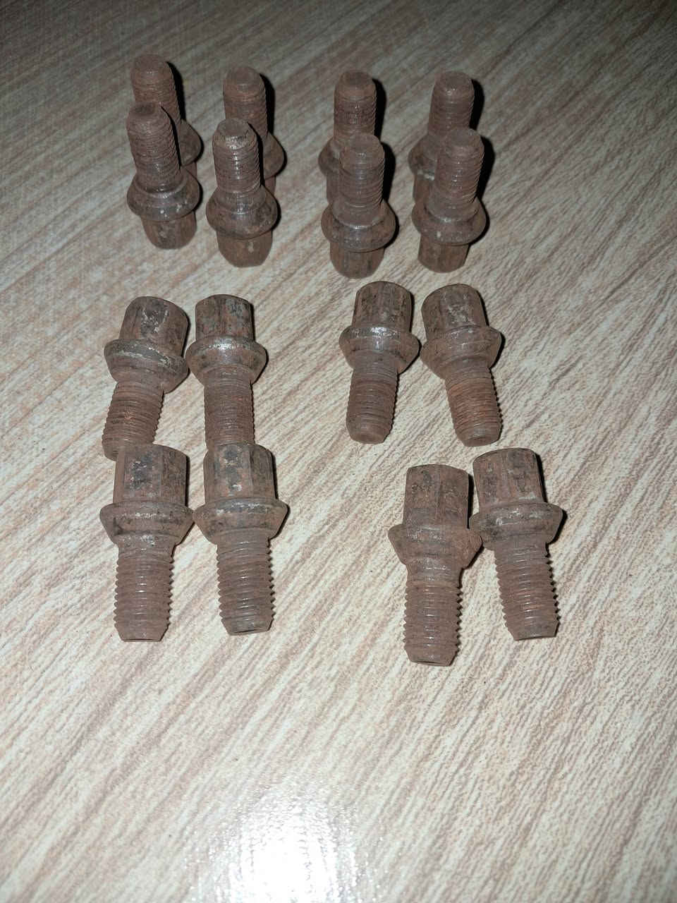 للبيع
قمجي اكلج جديد سايبا 10الف 
........
تخم براغي اربع تايرات سايبا 10الف
.......
بنكة تشتغل على جداحة  10الف
مكانهن بغداد *********** بس واتساب
