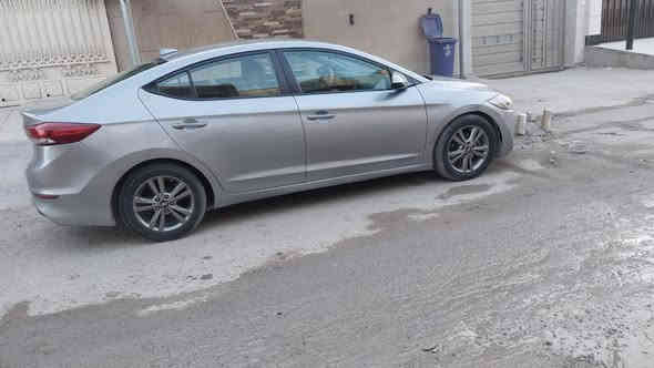 النترا موديل 17حادثها موضح بلصور بدون ايرباك وبدون حادث امريكا 
صار بيها صبغ بلعراق 
بنيد وصندوق 
رقم وسنوية وهزة وفحص جديد بااسمي 
تحويل مباشر 
المكان بغداد البنوك 
السعر 115 
0770 018 5078
